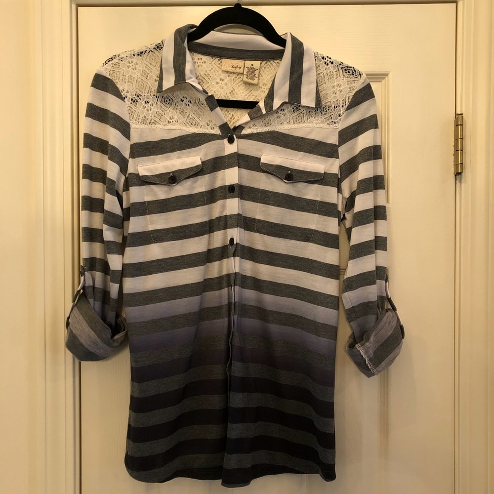 Daytrip Ombré and Lace Button Down Top SM